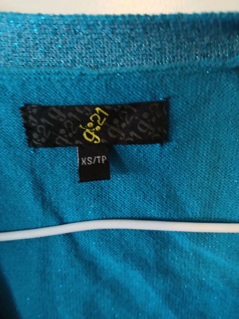 4 pc Women's bundle. 3 Cardigans &1 Flannel Top. All $10 FIRM. image indicator(2)