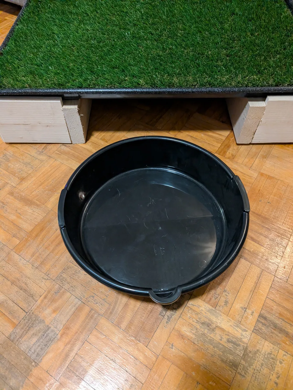 Indoor Dog Potty Tray Large image indicator(9)