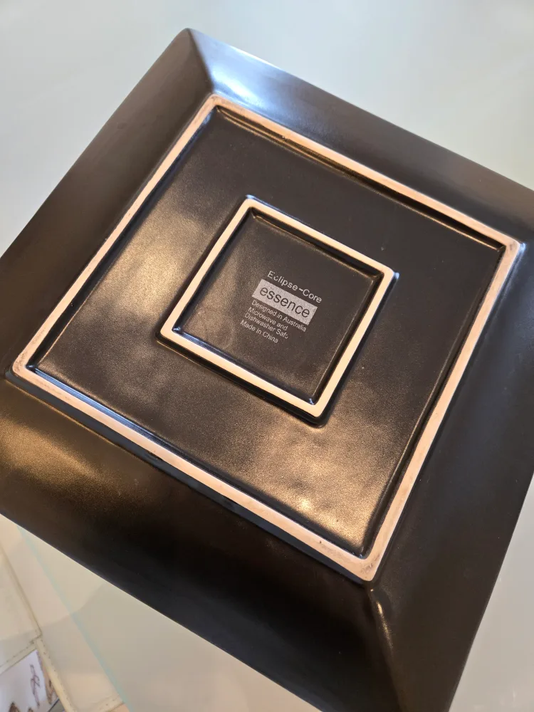 Red Square Dinner Plate - Eclipse-Core Essence image indicator(3)