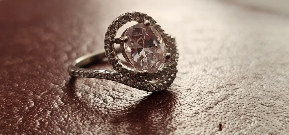 Elegant Sterling Silver Ring with Cubic Zirconia image indicator(2)