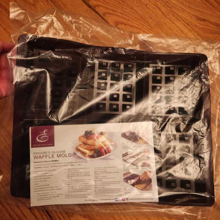 Epicure's Silicone Waffle Mold image indicator(3)