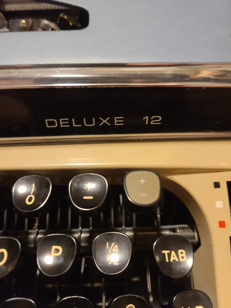 Eaton Viking Deluxe 12 Typewriter image indicator(4)