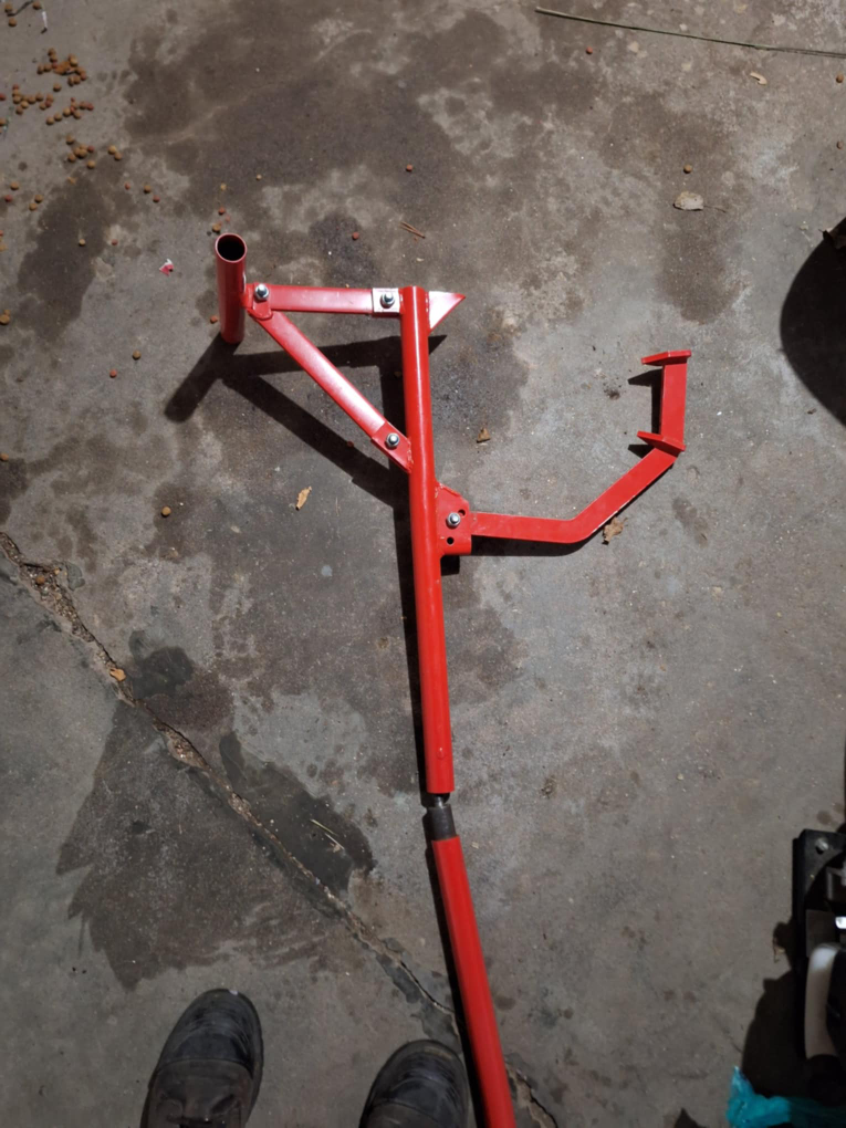 Red Metal timber jack