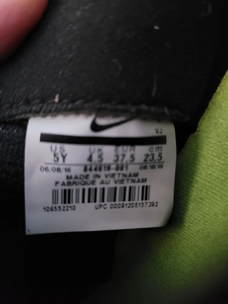 Nike Roshe One Knit Women's Running Shoes - Size 5Y image indicator(4)