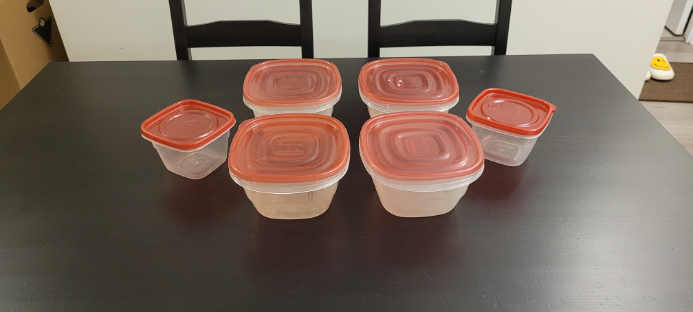 Six Rubbermaid Food Storage Containers with Lids