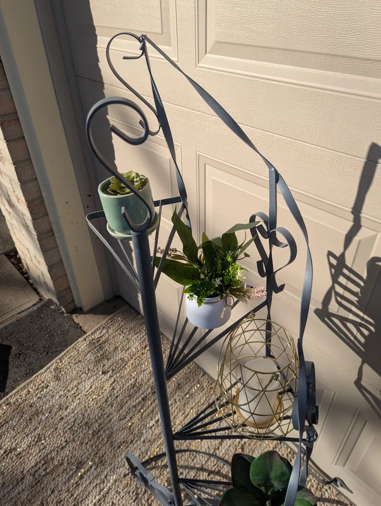 Metal Plant Stand image indicator(4)