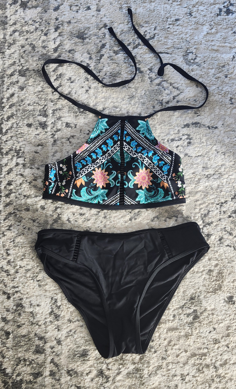 Cupshe Halter Bikini & Hipster Bottoms Set