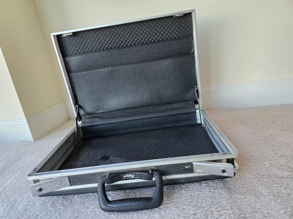 Vintage Oshkosh Briefcase image indicator(5)