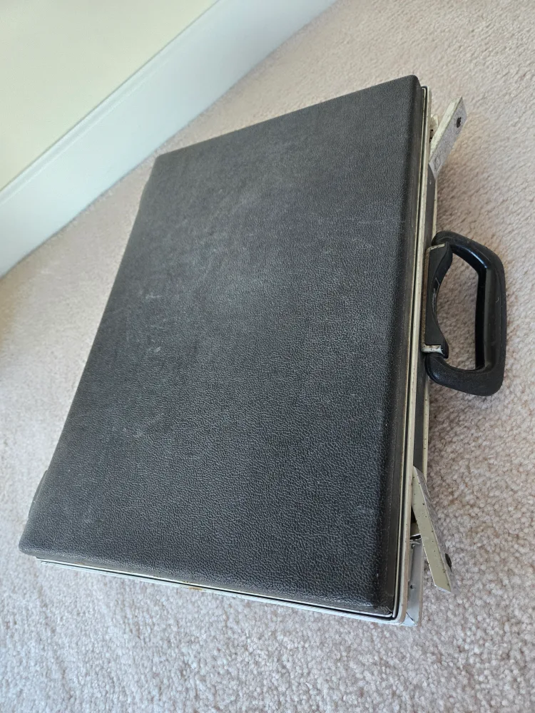 Vintage Oshkosh Briefcase image indicator(10)