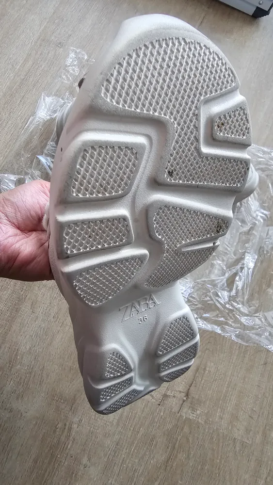 size 6 - Zara White Platform Sneakers image indicator(5)