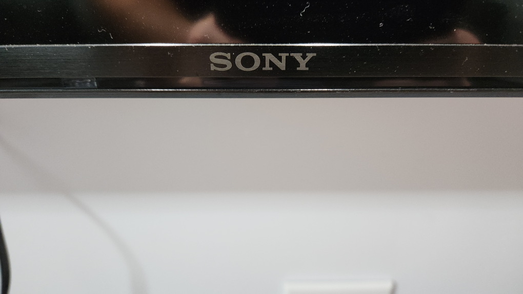 Sony Bravia 65" 4K TV with remote and articulating mount - photo 2