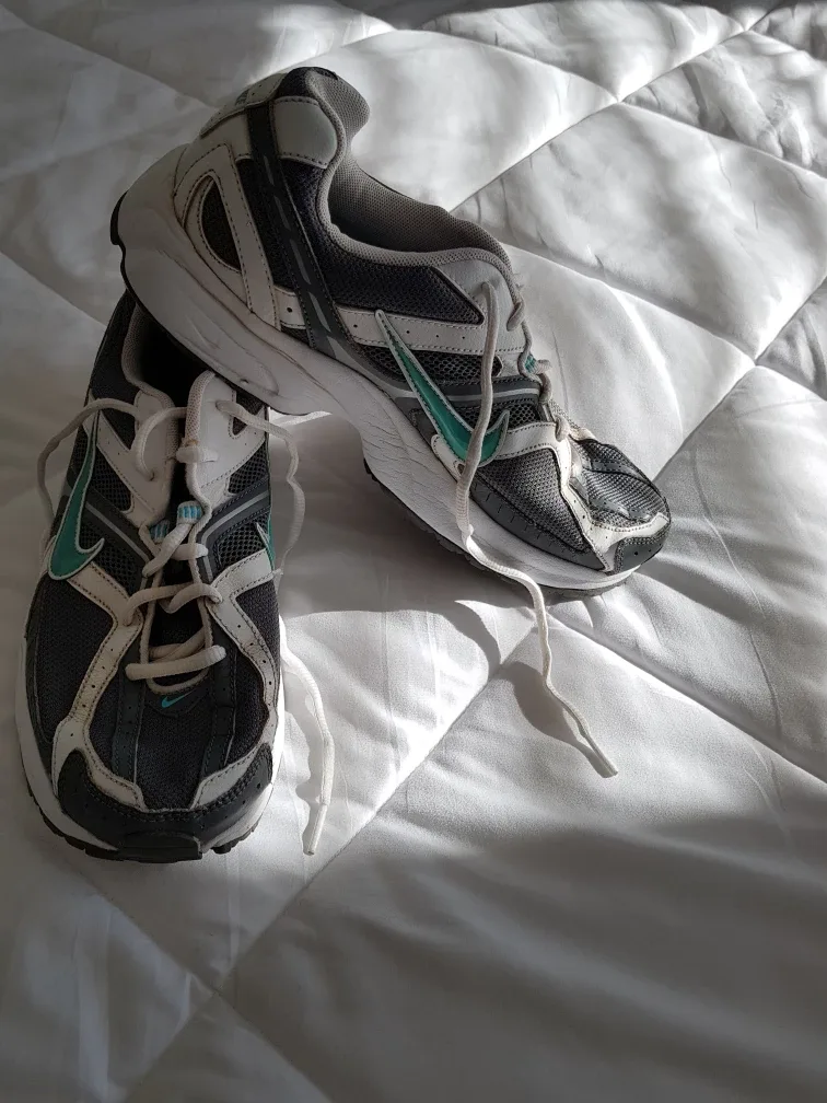 Nike women Running Shoes Size 10 image indicator(2)