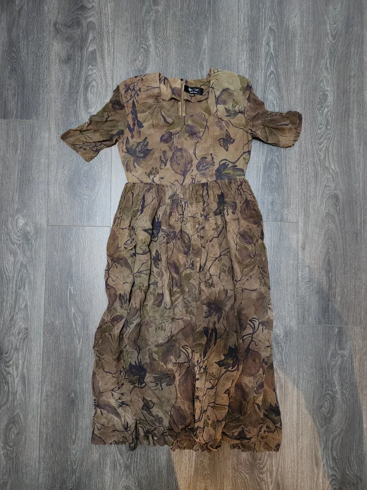 Women's Clothing Bundle: Tops, Pants & Skirt image indicator(6)