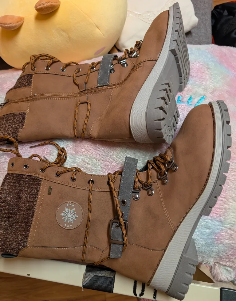 Women's Brown Lace-Up Winter Boots image indicator(2)