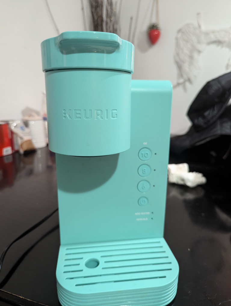 Tropical blue Keurig coffee maker machine - very good condition!