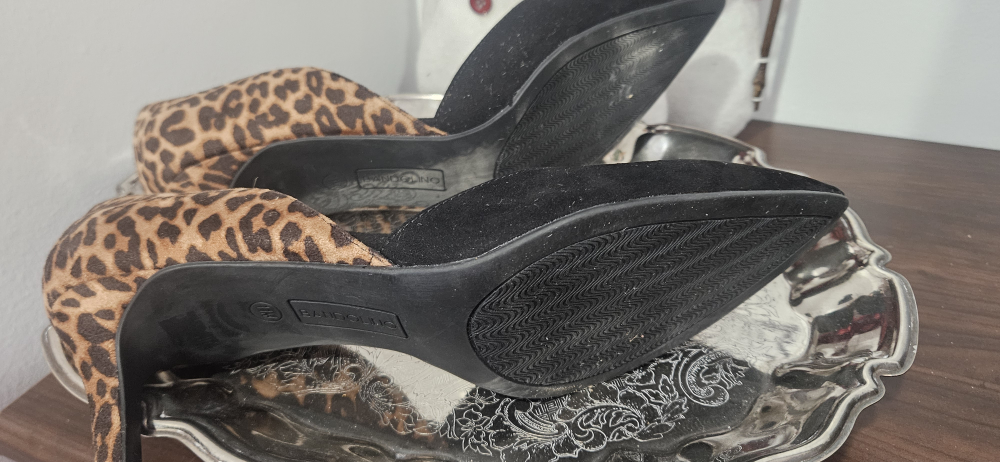 Black and Leopard Print Suede Heels - photo 2