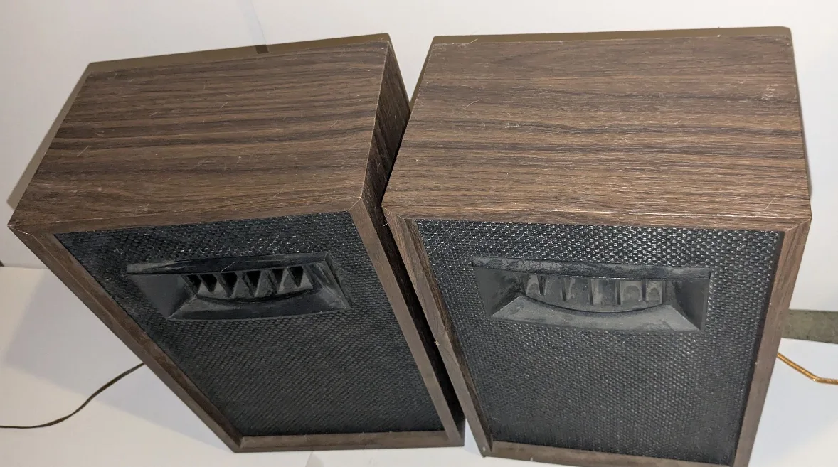 Set of 2 - Vintage 8-ohm Speakers - OBO image indicator(2)