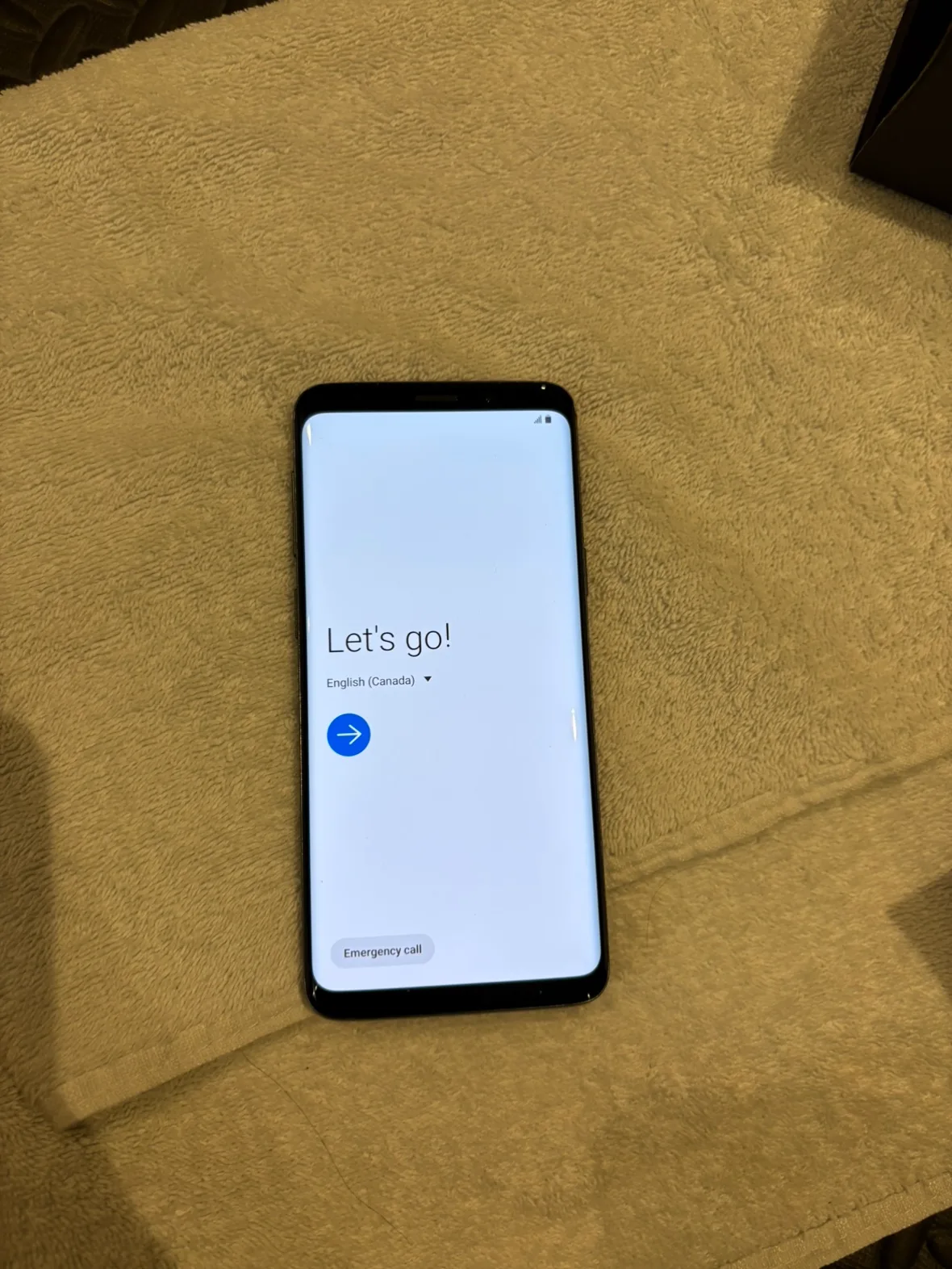 Samsung Galaxy S9 Smartphone  + 2 new cases - BNIB image indicator(2)