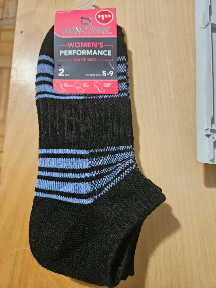 New) Women's Low Cut  Socks - 2 pairs thumbnail