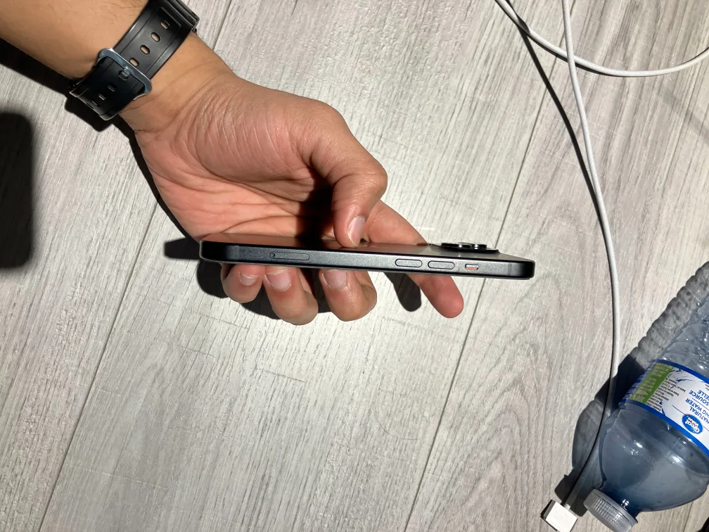 iPhone 15 256GB - Black - Excellent condition image indicator(4)