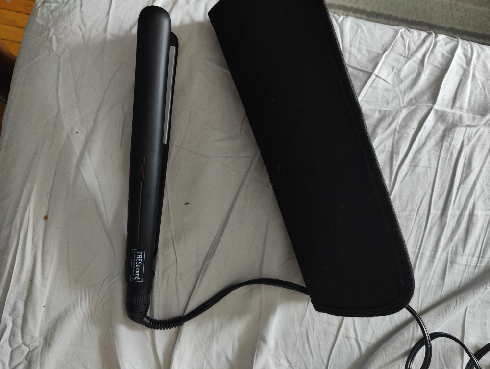 TRESemmé Professional Hair Straightener