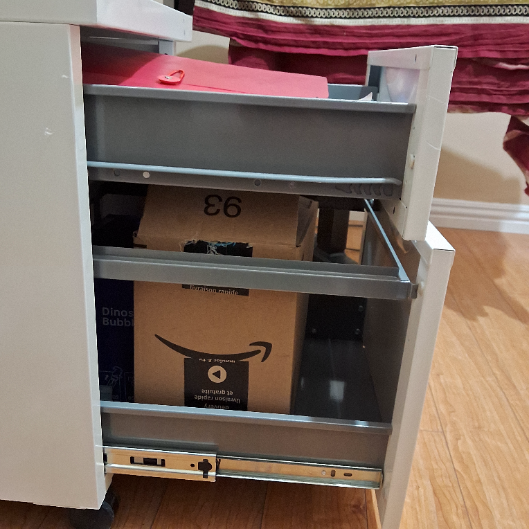 moving sale - White 2-Drawer Mobile Filing Cabinet with Key - photo 2