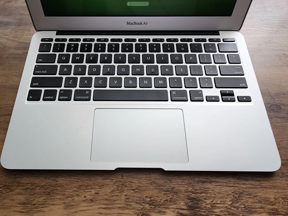 SALE! MacBook Air Laptop with charger and latest Sonoma 14.7.2 image indicator(2)