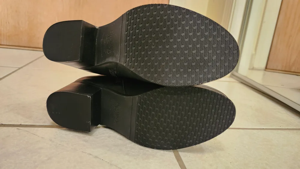 Women's Black Waterproof Winter Boots - Size 7.5 image indicator(3)