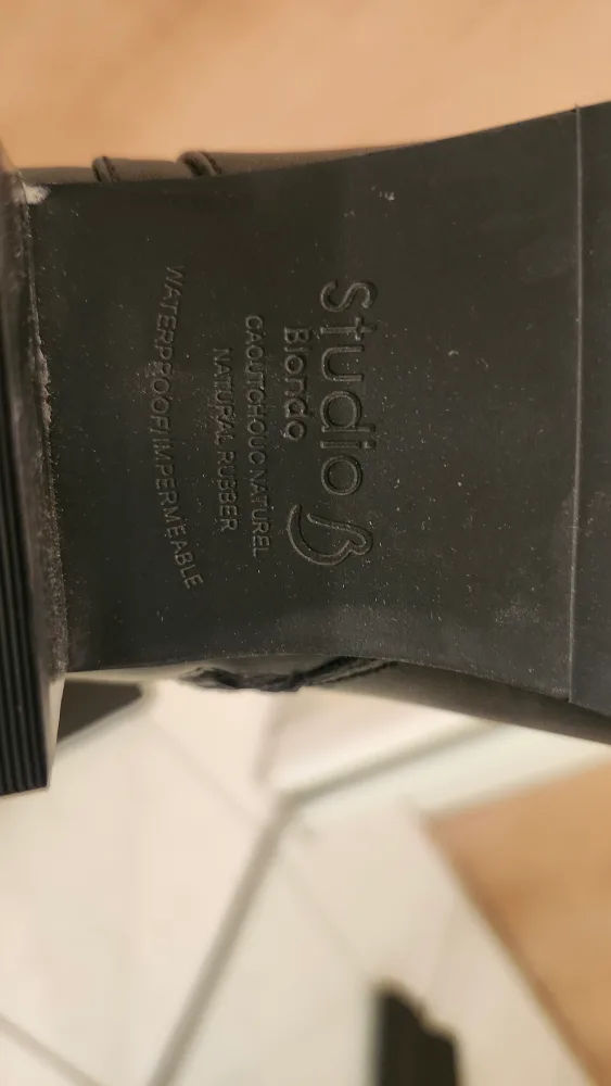 Women's Black Waterproof Winter Boots - Size 7.5 image indicator(4)