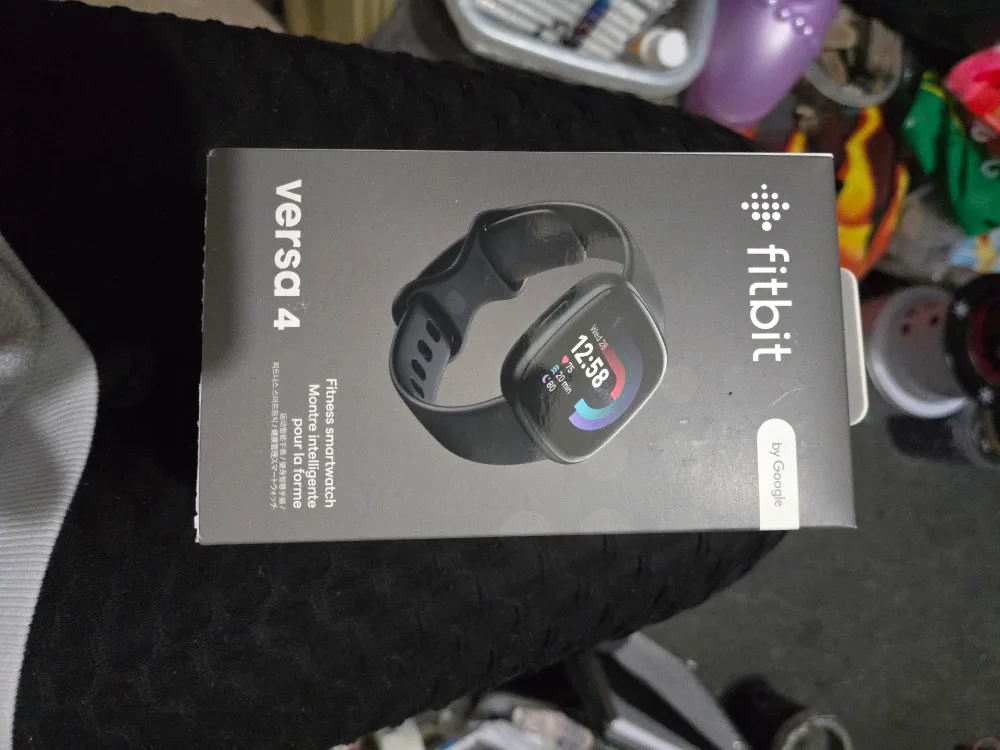 BRAND NEW Fitbit versa thumbnail