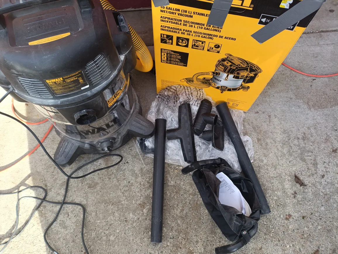 Dewalt 10 Gallon Stainless Steel Wet/Dry Vacuum image indicator(4)