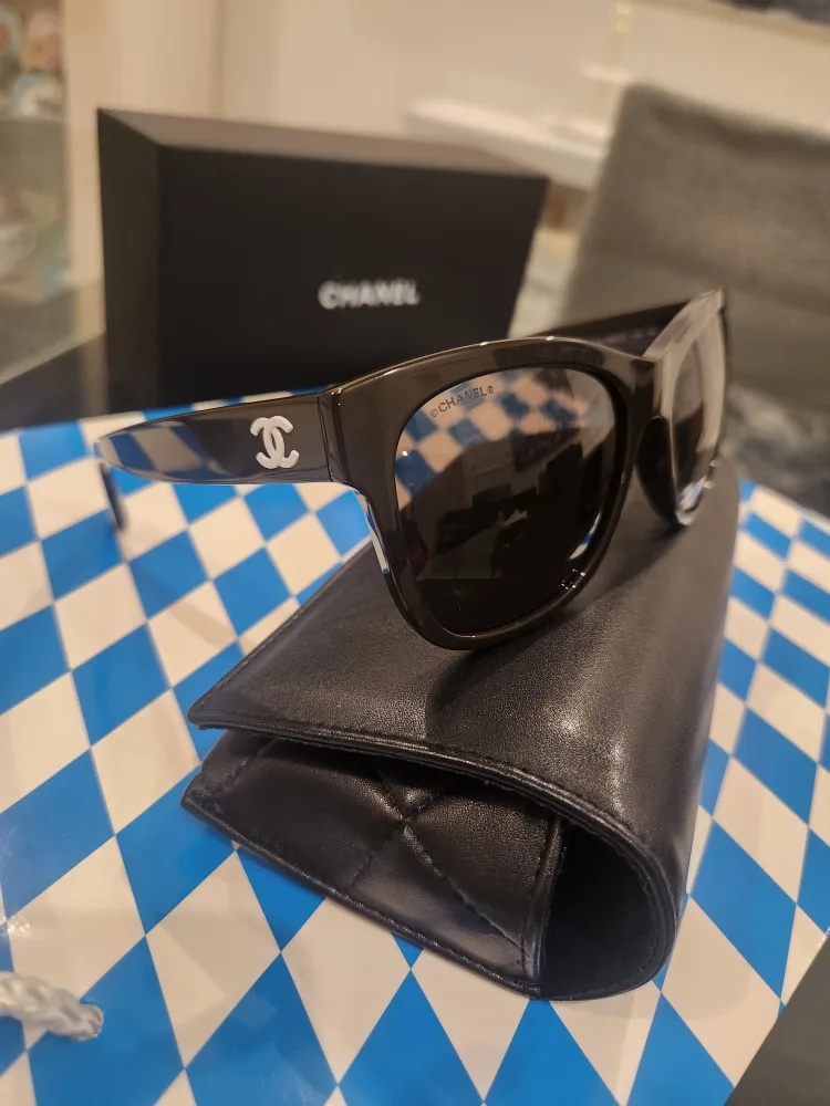 Chanel Sunglasses - Black Frame, Brown Lenses image indicator(7)