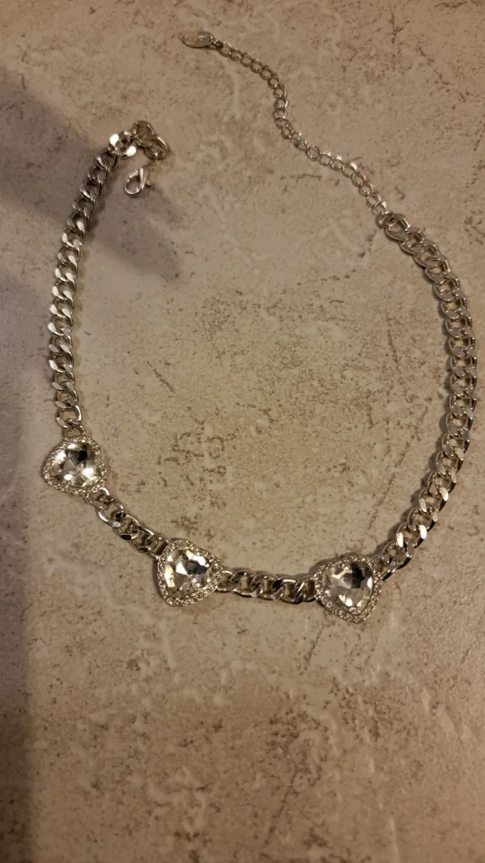 Liars & Lovers Silver Chain choker with Heart Charms image indicator(2)