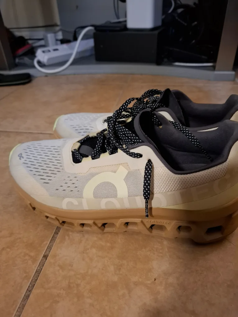 On Cloud 5 Running Shoes - Women's Size 8 image indicator(3)