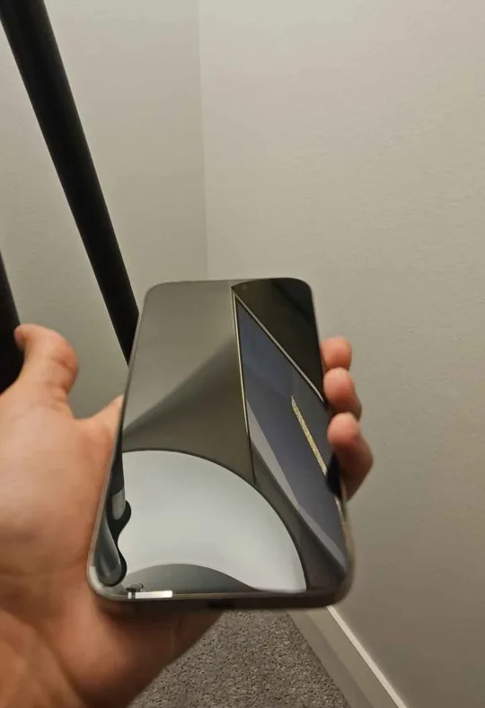 iPhone 15 Pro Max - Natural Titanium- Excellent Condition image indicator(3)