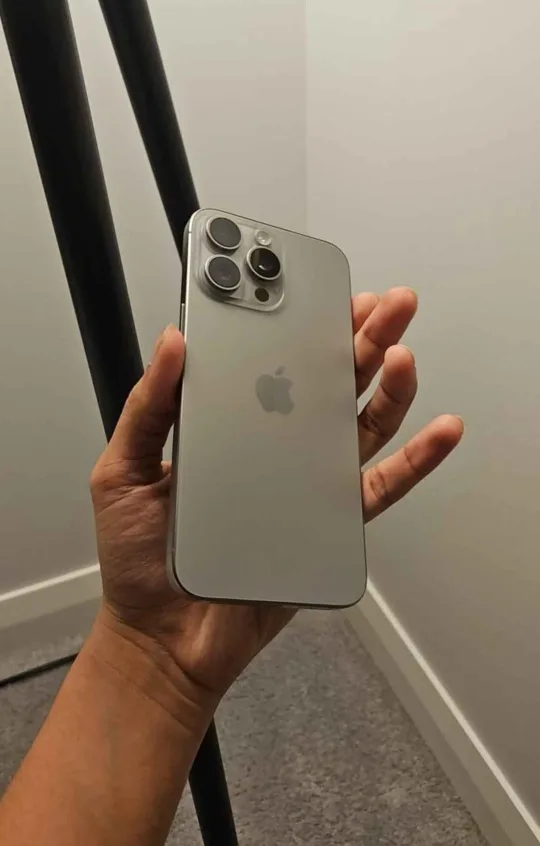 iPhone 15 Pro Max - Natural Titanium- Excellent Condition image indicator(4)