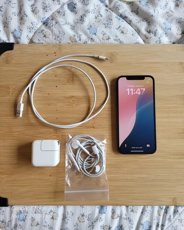 Iphone 12 , Battery 99%, 64Gb, IOS 18.2.1 unlocked thumbnail