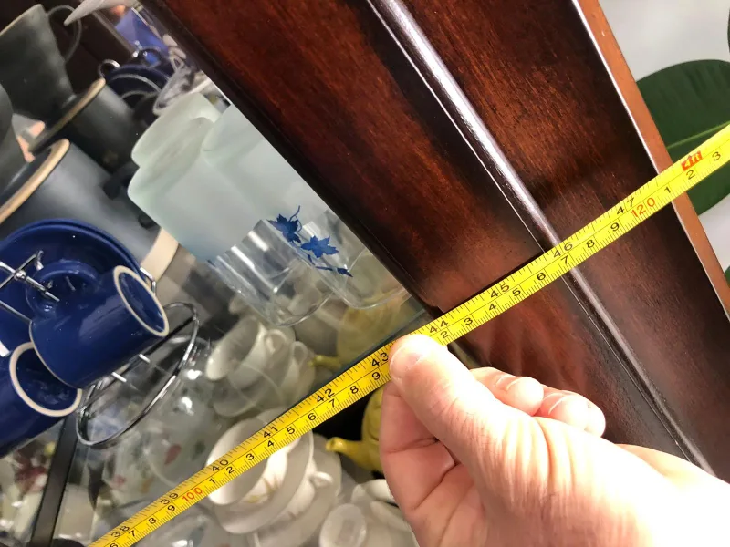 Beautiful Dark Brown Wooden China Cabinet image indicator(6)