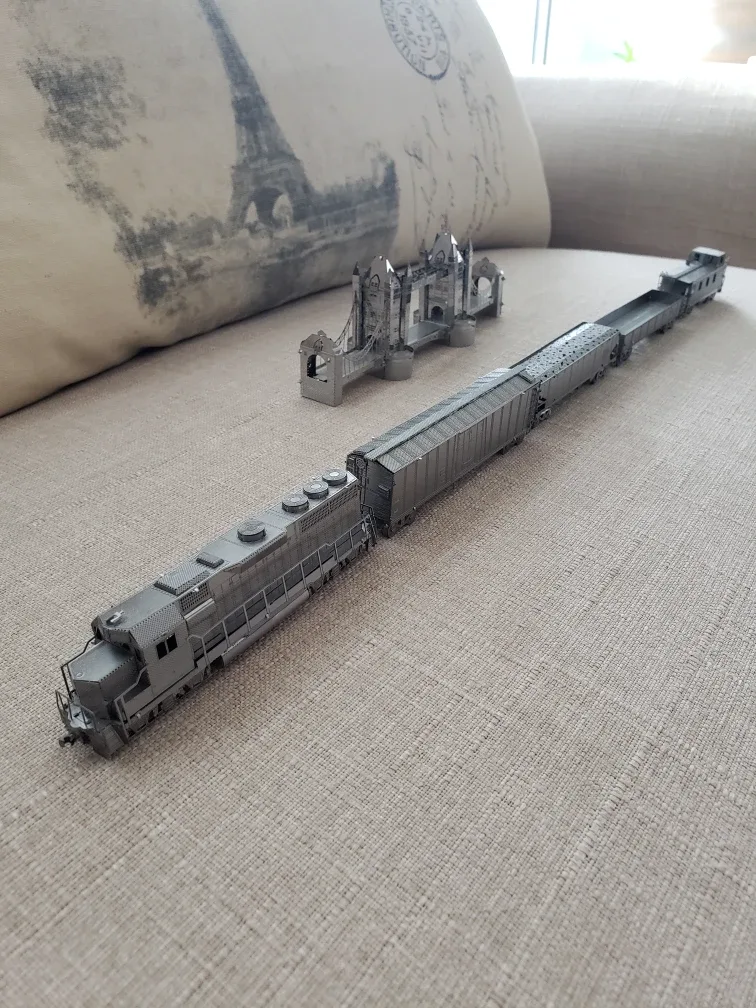 Metal Earth Train and London Bridge Model Kits image indicator(2)