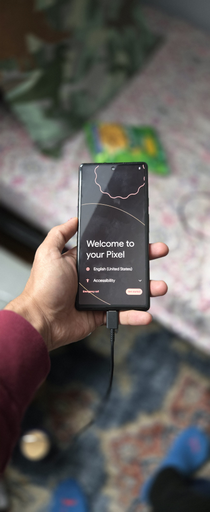 Google Pixel 6 (128GB) - Black - Phone and Cases