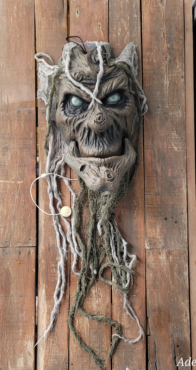 Spooky Animated Cackling Mask