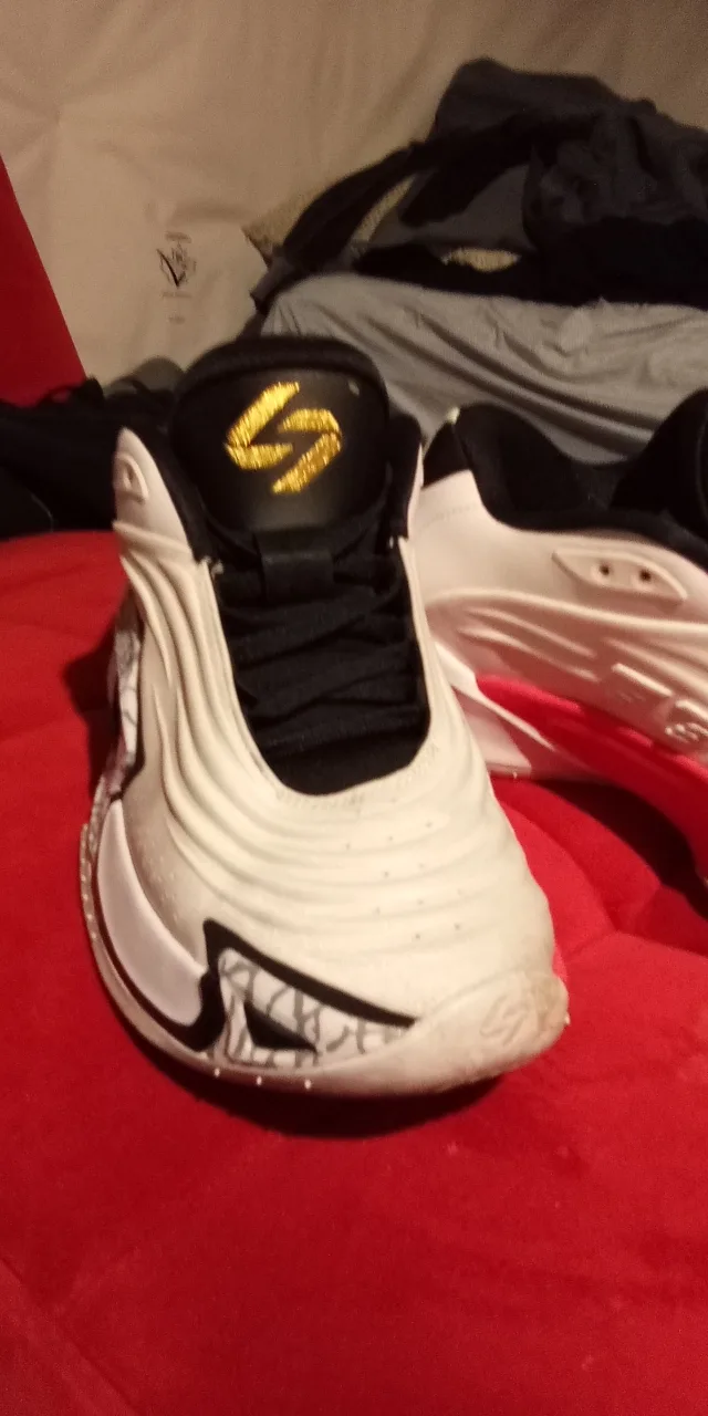 Air Jordan Basketball Shoes image indicator(2)