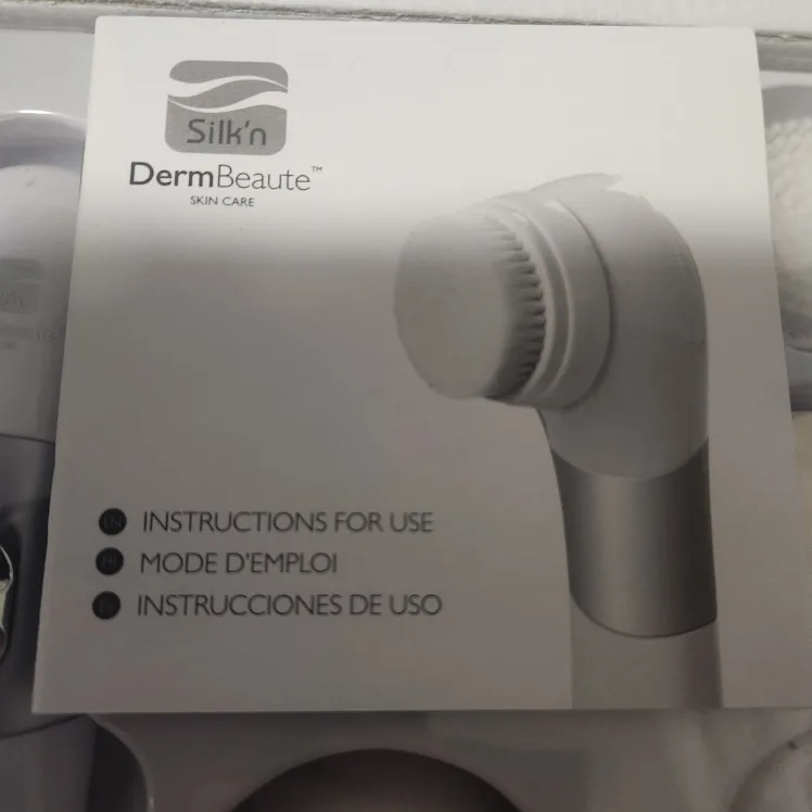 Silk'n DermBeaute Skin Cleansing and Clarifying System image indicator(10)