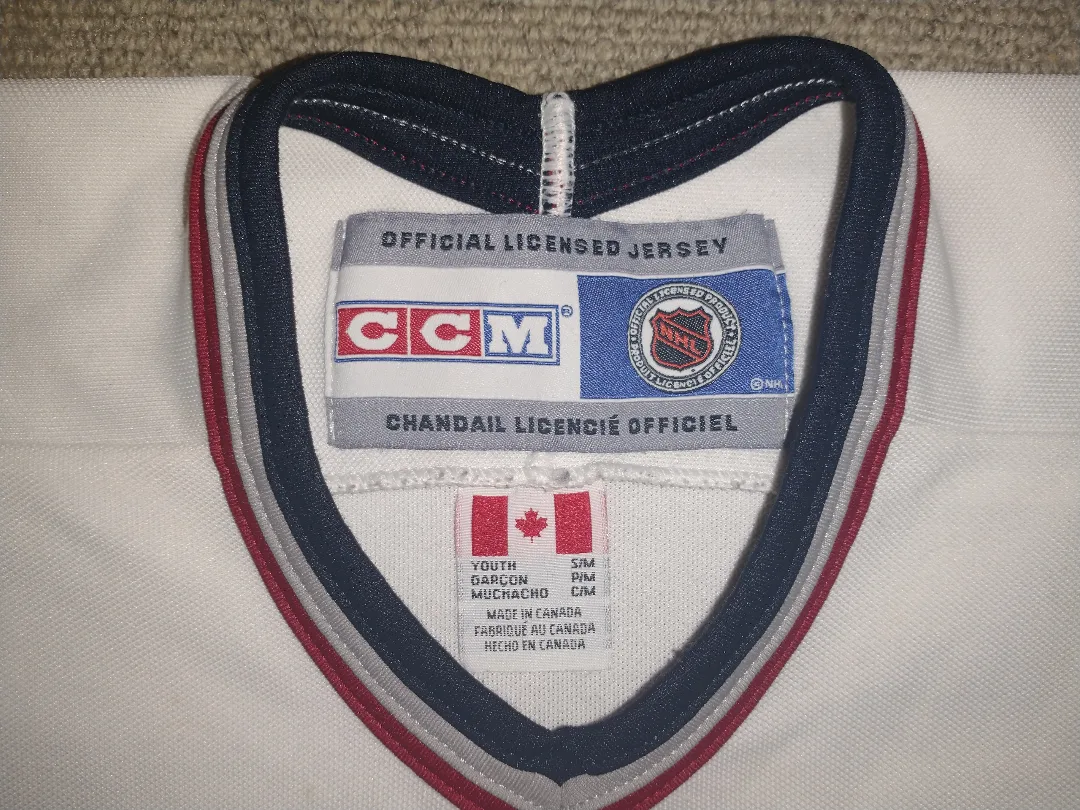 Vintage CCM Vancouver Canucks Youth Hockey Jersey image indicator(3)