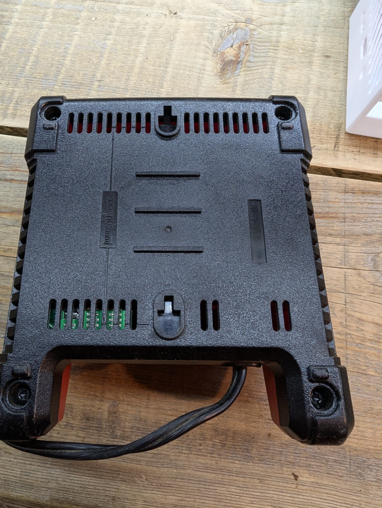 Milwaukee M18 Battery Charger - photo 2
