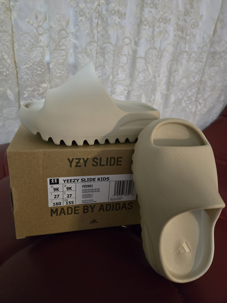 Yeezy Slide Kids Size 9K