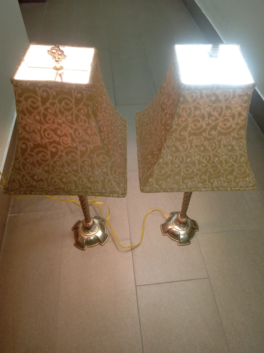 Pair of Elegant Table Lamps with Marble Bases image indicator(5)