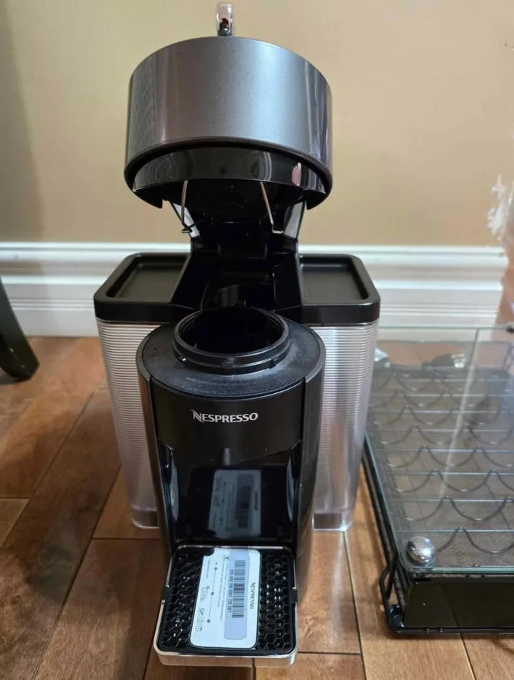 Nespresso Vertuo Machine with Capsule Holder image indicator(4)