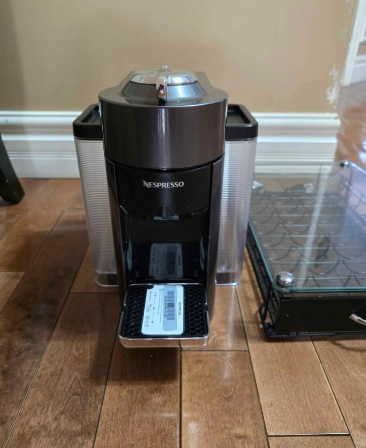 Nespresso Vertuo Machine with Capsule Holder - photo 5