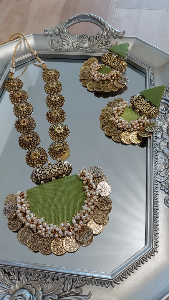 BNIB Gorgeous Handmade Jewellery Sets #ThriftyPicks image indicator(5)